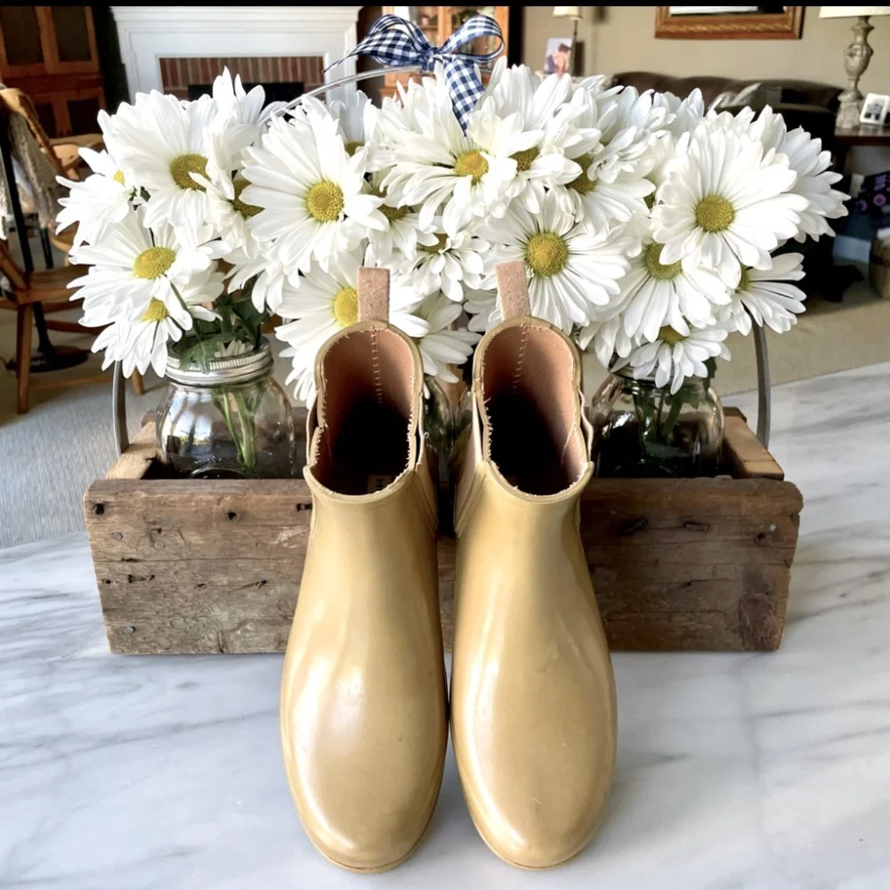 Hunter•Chelsea”Refined”Rubber Rain Boots•US 7•Retired Khaki•Slip-On•Gently Loved - Picture 9 of 14